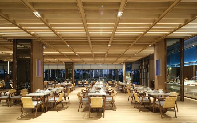 White Swan VYV Hotel