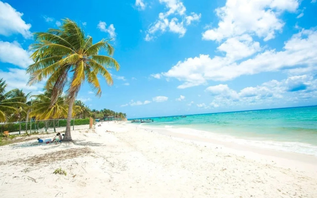 1BR Condo - Best Location! Pool+beach! Sleeps 4!!