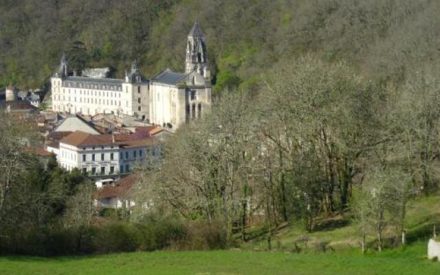 Belle Vue 2. Best view of BRANTOME and its Abbey