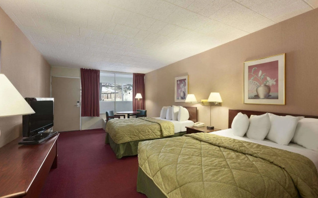 Red Carpet Inn Hazleton