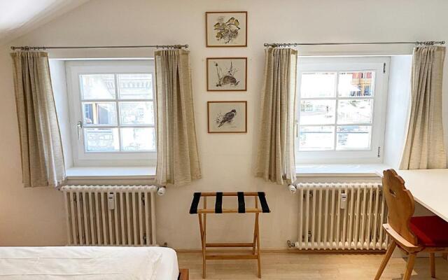 Dachwohnung im Alpenstil, 60m2 für 2P, mit Garage BM186