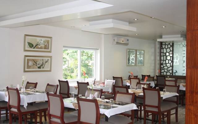 Hotel White Parrot