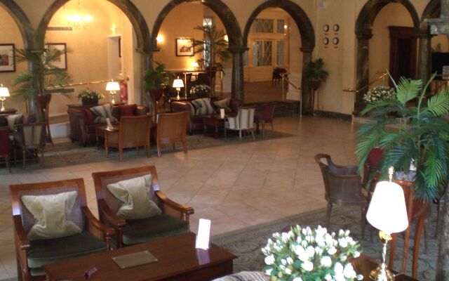 Cairn Hotel