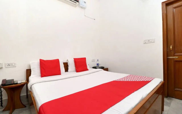 OYO 30237 Hotel Singh's 11