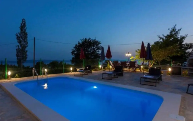 Gorgeous Villa in Tučepi with Private Swimming Pool