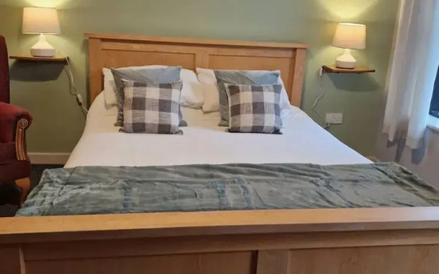 The Lamb & Flag Hotel