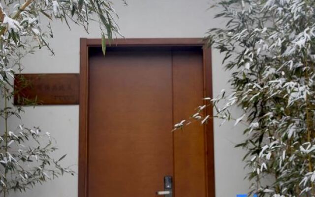 Zizai Pingjiang Wild Luxury Resort