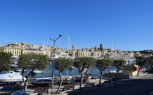 Senglea Seafront Apartment