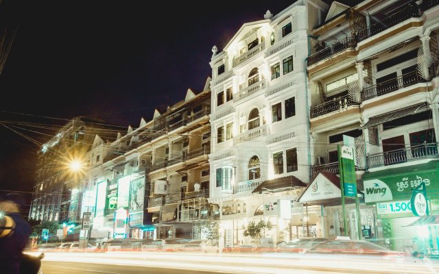 Grand Elevation Hotel