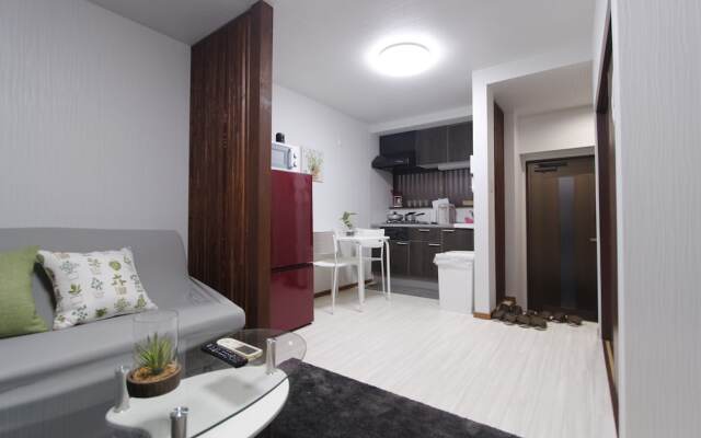 Ko's Apartment, Tatsumi West Station