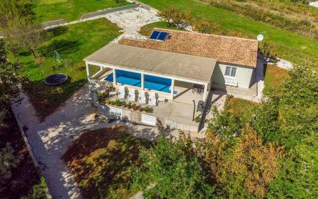 Nice Home in Zminj With Wifi and 3 Bedrooms