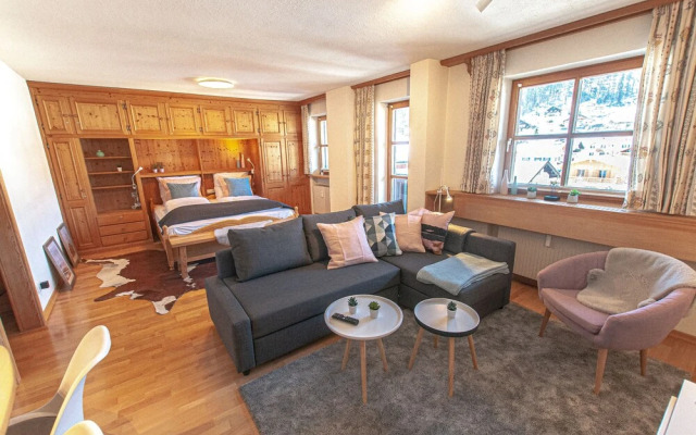 Ruhige Alpine Suite im Zentrum by Stayfritz