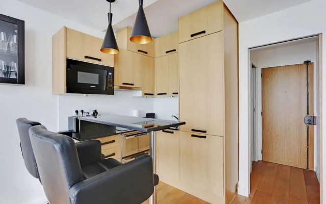 Modern Brunel Classic 1 Bed Apt With Balcony in Paris