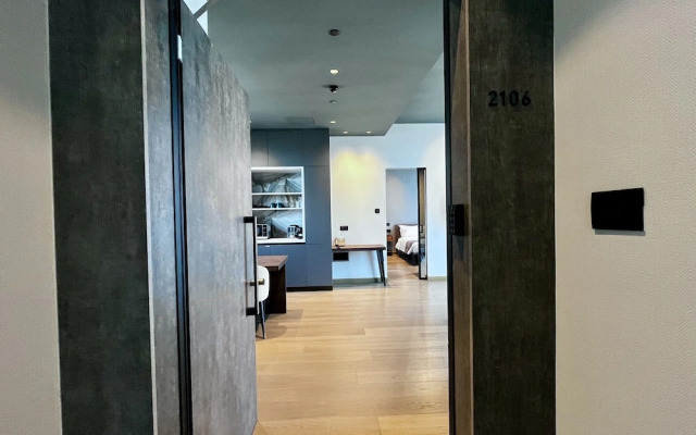 128 LIM - 2106 Stay Only Tower Suite