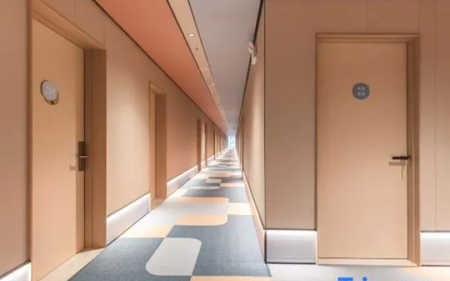 HanTing Hotel (Zhongshan Xingzhong Plaza Traditional Chinese Medicine Hospital)