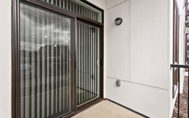 CozySuites Nora 3BR near Fashion Mall