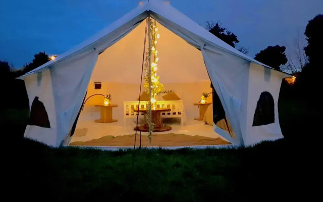 Luxury 4 Person Glamp Tent