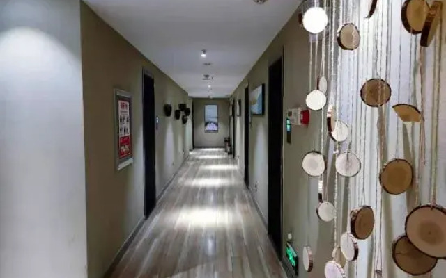 Sili Carl Visual Hotel