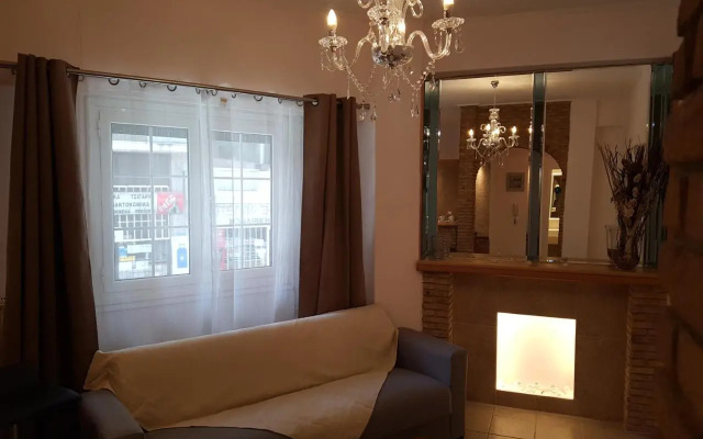 JOHN BEAUTY 50m2, METRO and ACROPOLIS 5'