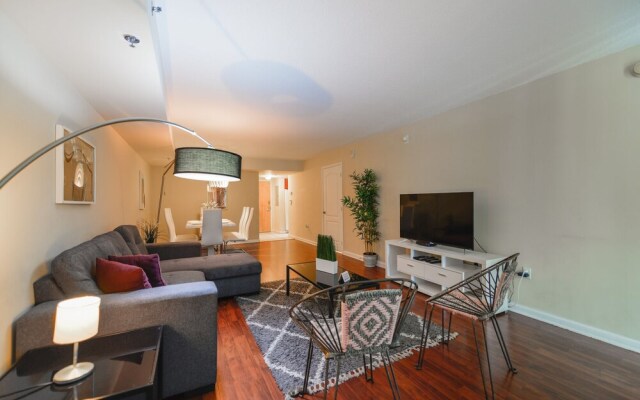 Amazing 2Br Condo in Brickell W Pool