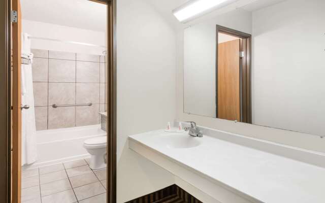 Super 8 by Wyndham La Vale/Cumberland Area