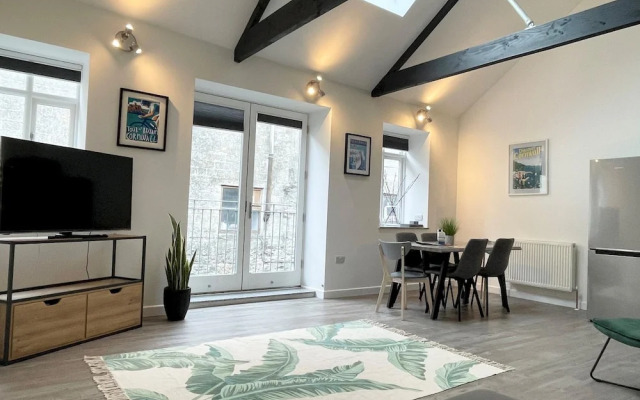 Stunning Reverse Level Townhouse in Penzance