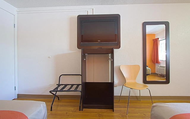 Motel 6 East Brunswick, NJ
