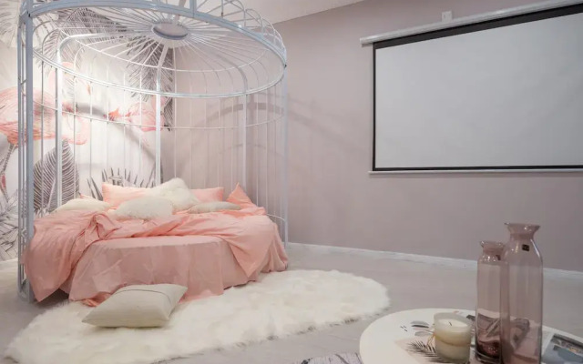 Qing Apartment Spring Heartbeat