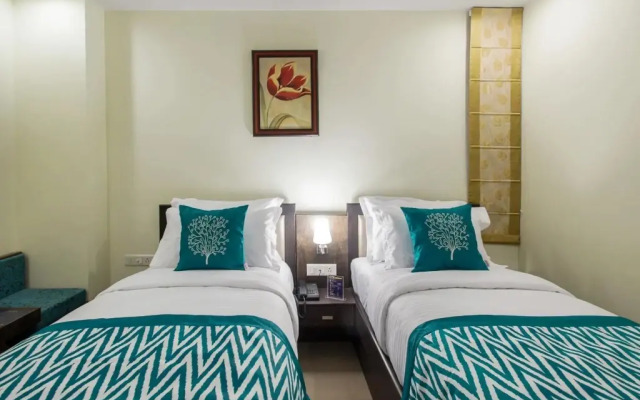 OYO 744 Hotel Vachi Inn