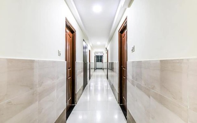 Fabhotel Comfort Inn