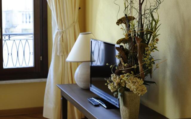 Piazza Azuni 18 Guest House