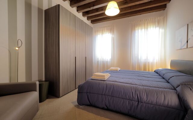 Venice Style Apartments