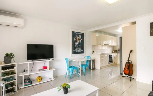 Contemporary 2 Bedroom Beachfront Apartment