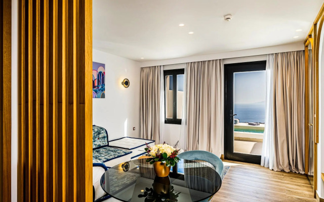 Cresanto Luxury Suites - Adults Only
