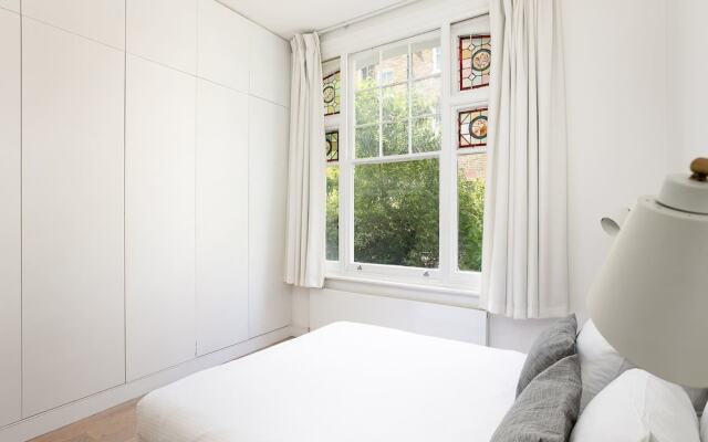 Bright 2BR Home in West Kensington, 6 Guests