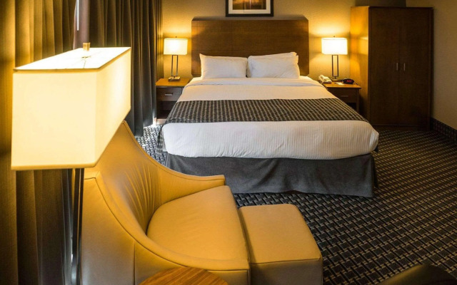 Clarion Lakeside Inn & Conference Centre