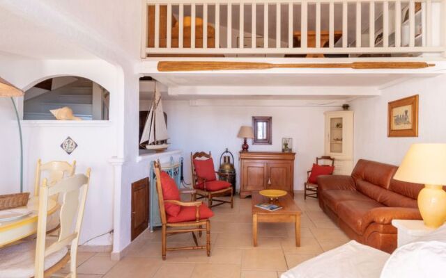 Les Embruns 16260