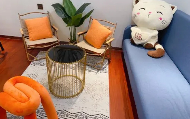 Hongshan 6979 Girls' Youth Apartment