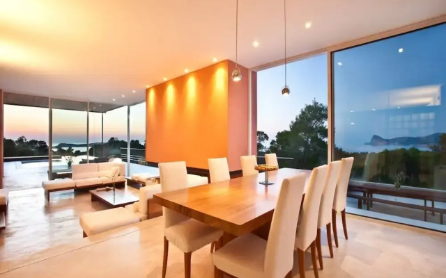 Beautiful Villa in Inviting Space