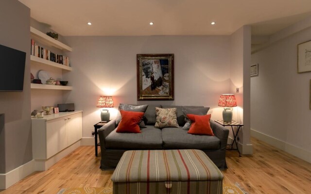 Beautiful 1BR Home in Chelsea - 3 Guests!