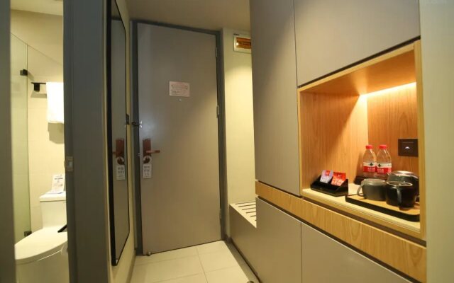 Home Inn Shanghai XuJiaHui