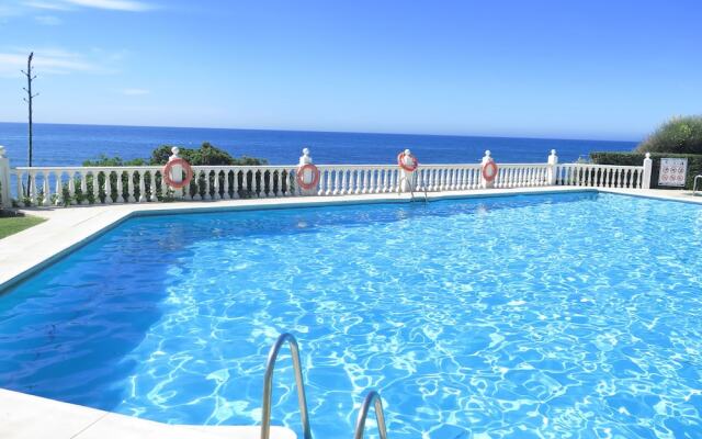 First Line Beach Mar y Sol Lubina