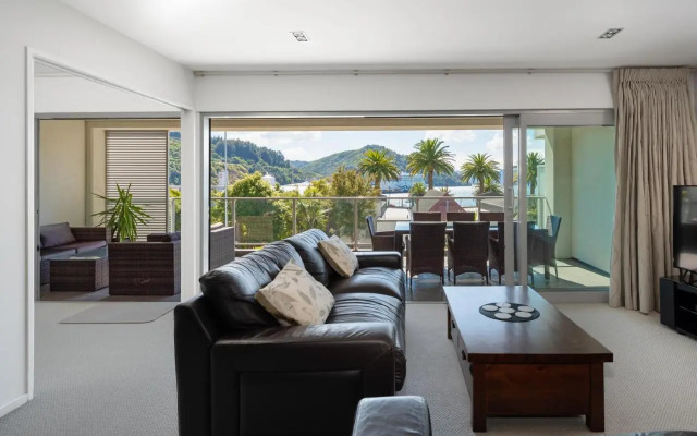 Luxury Waterfront Apartment - Abode No 1