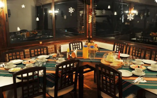 The Old House 1980 Family Hotel