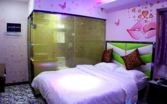 Shanghai Aina Hotel (Songjiang University Town Subway Station)