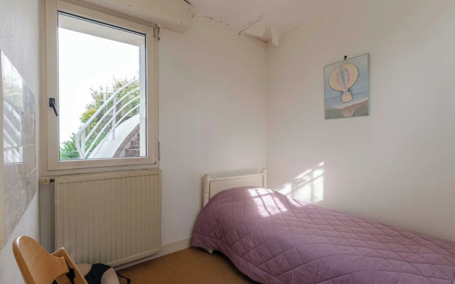 The Benervilloise Villa With its Feet in the Water