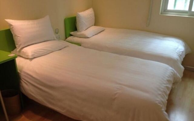 Haiyou Hotel (Xi'an Taibai South Road Metro Station)