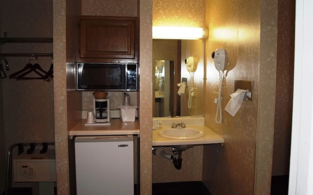 Hilltop Express Inn