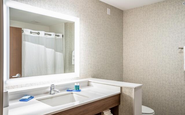 Holiday Inn Express and Suites-Platteville by IHG