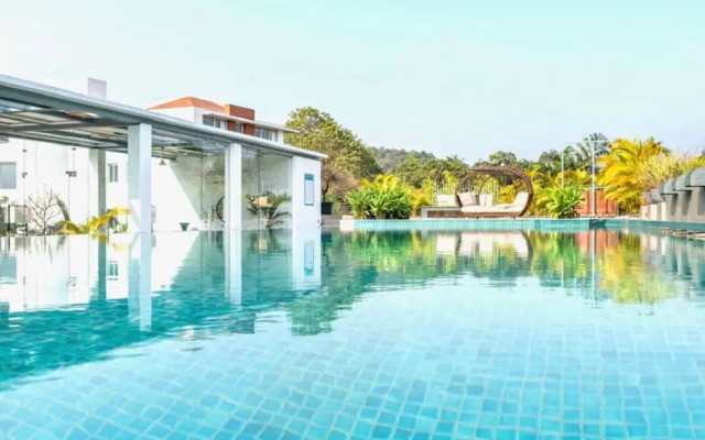 Modern Tropical 2bhk Near Beach Pool Garden